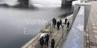 В Киеве из Днепра достали обнаженное тело мужчины