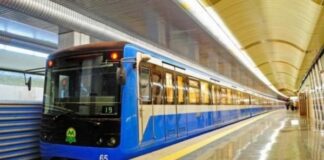 В Киеве метро заработало в режиме перевозок