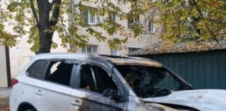 Поджог автомобилей на Черемушках в Одессе: полицейские задержали виновного