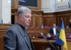 Експерт Гладких розкритикував фракцію Порошенка за вимогу до уряду скасувати заборону виїзду за кордон депутатів на свята