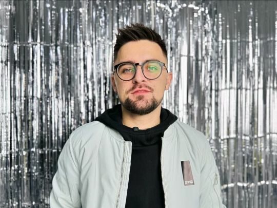 «Я не святий, але вмію кохати»: співак Юлік приємно вразив новою піснею