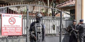 Теракт в индонезийской школьной мечети: десятки пострадавших