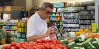 Трамп отменяет тарифы на десятки продуктов питания
