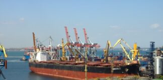 В Одесской области россияне атаковали два гражданских судна: погиб иностранец и есть пострадавшие