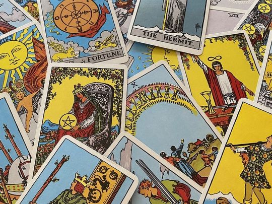 Тільцям — «Дев'ятка Пентаклів» і впевненість у собі, Стрільцям — «Колесо Фортуни» і несподівані повороти: Таро-прогноз на 15 січня