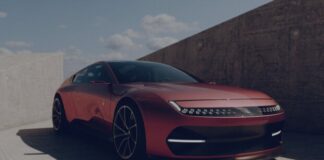 Космическое вдохновение из Днепра: дизайнер McLaren представил концепт украинского суперкара «Мрия»