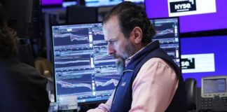 Нефть дорожает, рынки падают