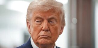 Трамп обвиняется в демонстрации секретной карты пассажирам частного рейса