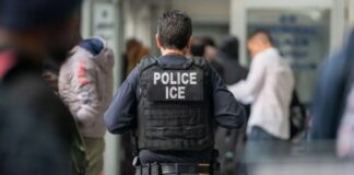 Трамп пригрозил направить агентов ICE в аэропорты