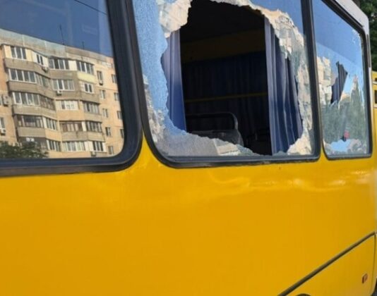 Утренний удар по остановке в Одессе: получили осколочные ранения люди
