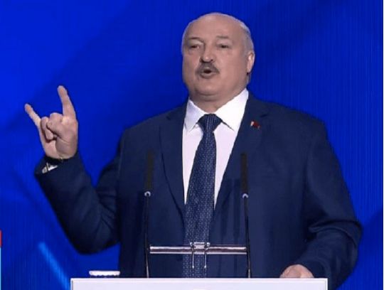 «Не хочемо бути фаршем»: Лукашенко відхрестився від відправки військ в Україну