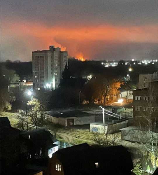 В&nbsp;російському Брянську вночі пролунали вибухи й&nbsp;сталася пожежа: дрони атакували військову частину