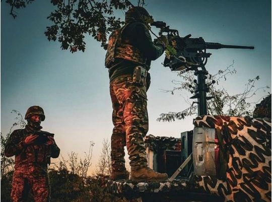 Ворог вночі запустив по Україні 43 дрони та більше десятка ракет: скільки цілей вразила ППО
